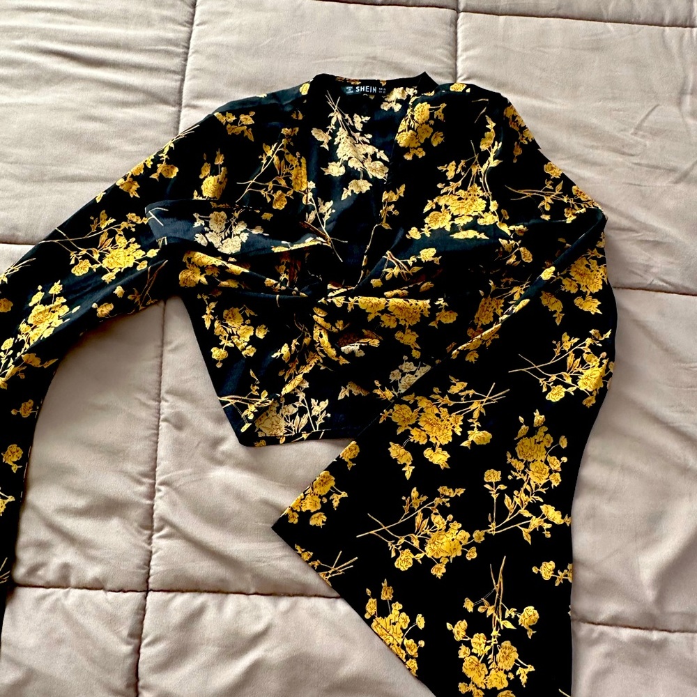 Long Sleeve Floral Tie Crop